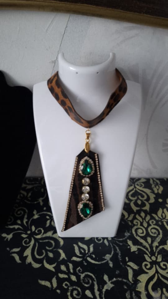 Leopard strap and necklace necklace